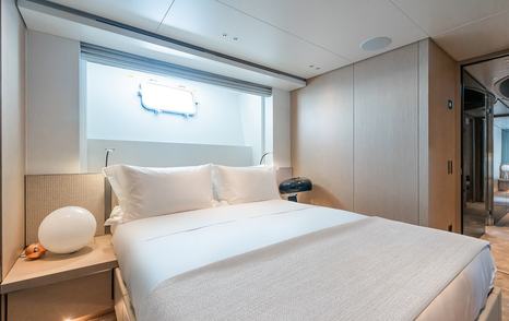 Superyacht Ami's double cabin