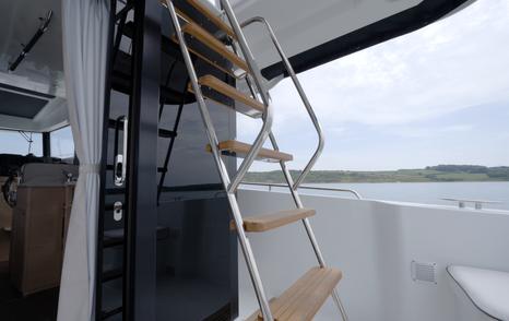 Space-saving flybridge ladder arrangement on the Beneteau Swift Trawler 37 Fly
