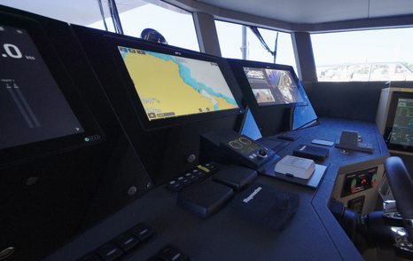 Numarine-30XP-helm-station-MFDs