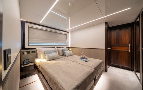 Sunseeker-Ocean-182-guest-cabin