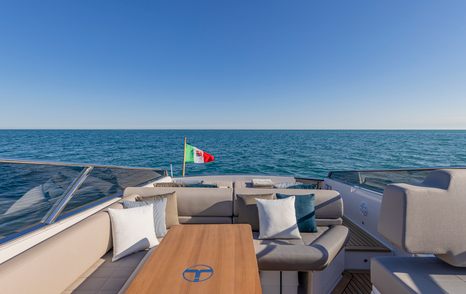 Itama 45RS boat exterior seating 