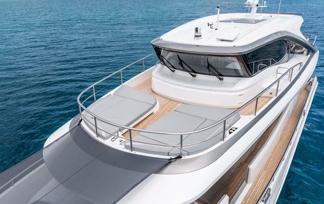 Motor Yacht Cosa Bella foredeck with sunpads 