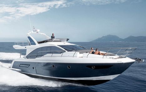 Azimut 50 flybridge yacht running shot