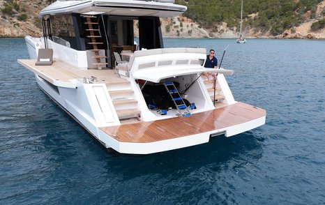 Pardo-E72-Review-tender-garage