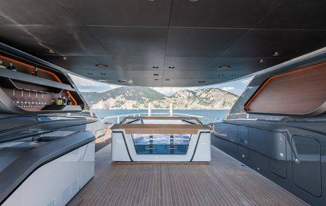 Superyacht Silver Star I upper deck jacuzzi