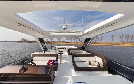 Galeon-640-Fly-flybridge-view-aft