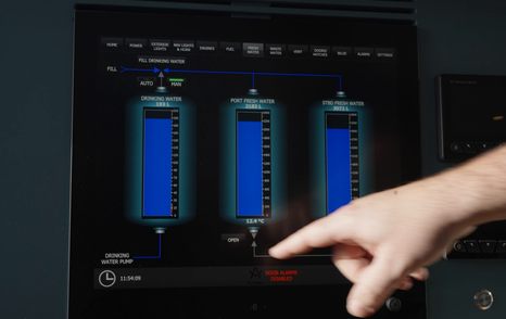 Arksen-85-Review-saloon-control-station-screen