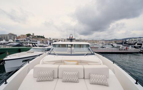 Delta-Powerboats-72-Review-foredeck