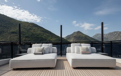 Superyacht Gisa aft deck sunpads 