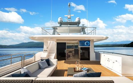 Horizon Yachts FD110 aft deck 