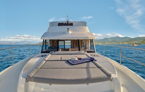 Beneteau Swift Trawler 48 decks