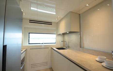 Sanlorenzo-SX76-Review-galley-closed