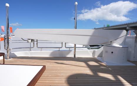 Ocean-Alexande-37L-Review-bridge-deck-crane