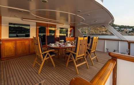  Monaco aft deck with dining area