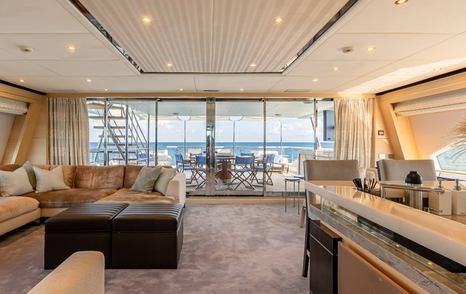 Superyacht Inspiration's skylounge
