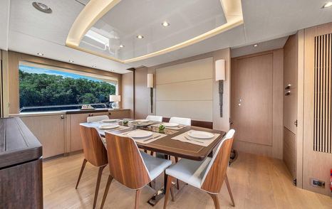 Motor Yacht Aqua Vista main saloon dining area