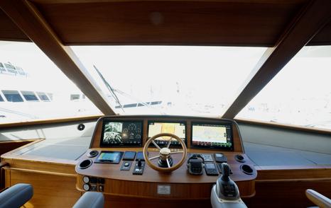 Palm-Beach-PB85-Sedan-Review-helm-view