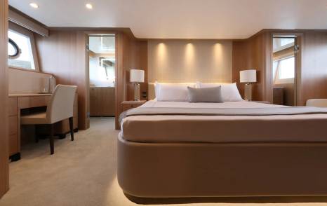 Ocean-Alexander-28L-Review-owner-cabin-detail