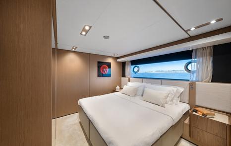 Motor Yacht Spica's guest cabin