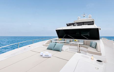 Horizon FD100 motor yacht foredeck with sunpads 