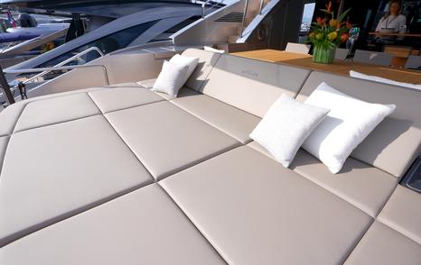 Pershing-GTX116-Review-cockpit-sunpad