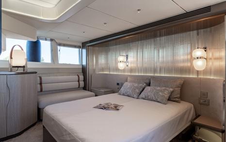 Galeon 620 Fly motor yacht master cabin