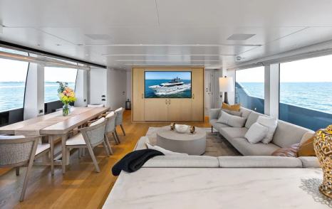 Sanlorenzo motor yacht Gatsby main saloon with TV 