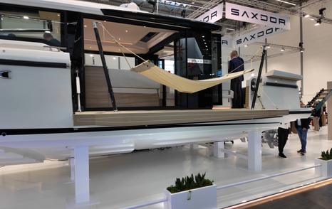 Saxdor-460-GTC-Review-opening-balcony-with-hammock