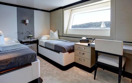 Excellence V guest cabin with twin beds