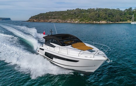 Fairline-Targa-50-GT-black-superstructure