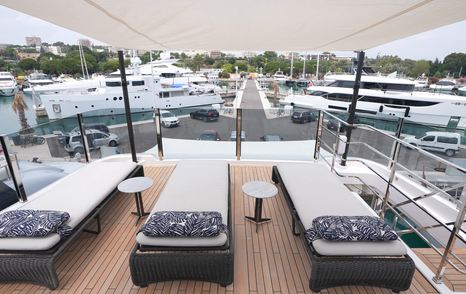 Custom-Line-Navetta-42-Review-sundeck-loungers