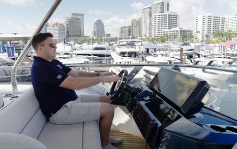 Driving position at the upper helm aboard the Galeon 620 Fly.