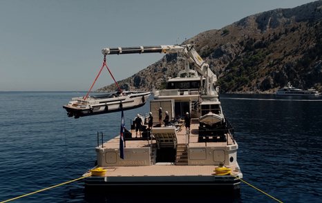 Damen-YS-53-Review-aft-deck-crane