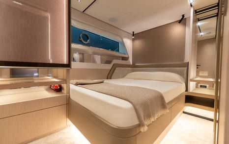Solaris Power 70 Long Range yacht guest cabin with double bed 