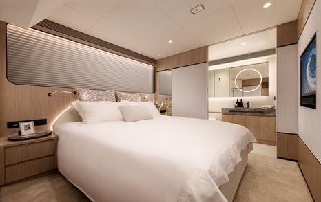 Horizon FD80 Hull 15 motor yacht guest cabin
