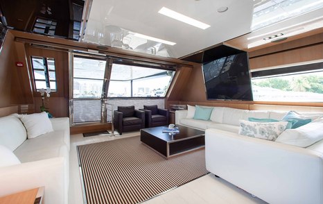 Superyacht Chop Chop main saloon seating area