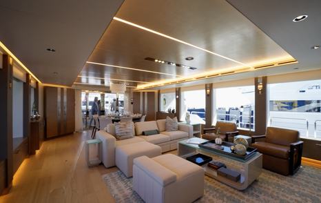 Westport-W117-Review-saloon-lounge-area