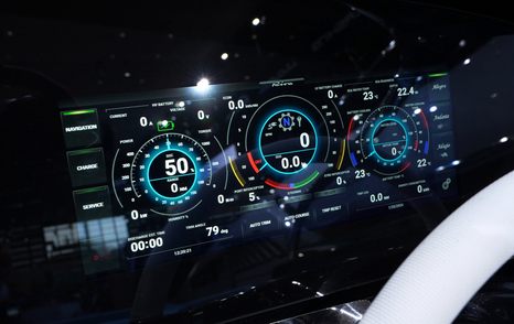 Riva-El-Iseo-Review-helm-display