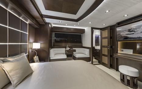 Galeon-640-Fly-owner-cabin-seating