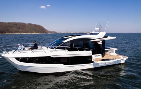 Galeon-450-HTC-side-view