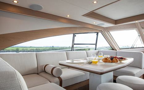 Mulder Favorite 1700 boat alfresco dining area 