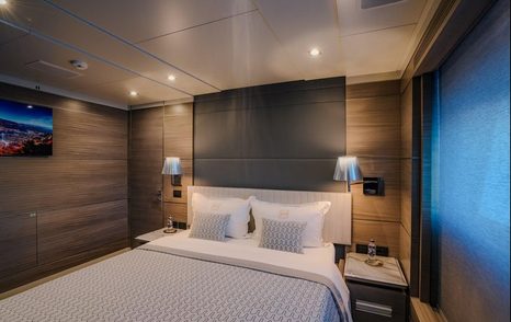 Superyacht Charisma guest room