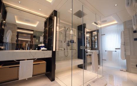 Damen-Xplorer-60-Review-owner-ensuite