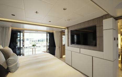 Gulf-Craft-Majesty-140-Review-owner-cabin-tv