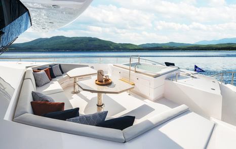 Horizon Yachts FD110 foredeck 