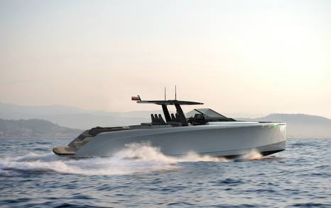 Sialia 45 Sport tender under way 