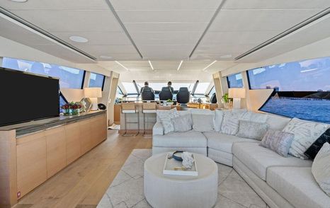 Pershing motor yacht Cersei saloon lounge 