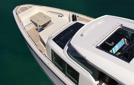 Rendering of Saxdor 460 GTS motor yacht foredeck with integrated seating 
