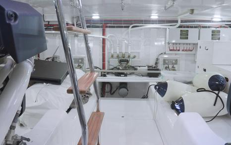 Vicem-65-Classic-Review-engine-room-ladder