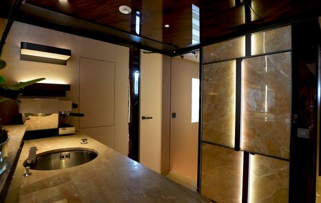 Tankoa-Yachts-S501-Evo-Review-skylounge-bar-detail